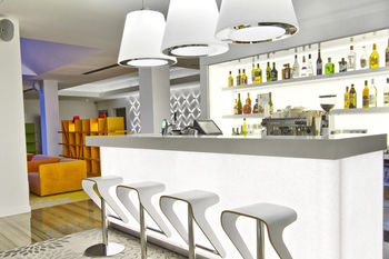 Hotel Bar